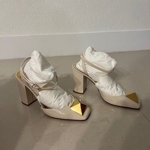 Brand New VALENTINO ONE STUD PUMP IN PATENT LEATHER 90MM